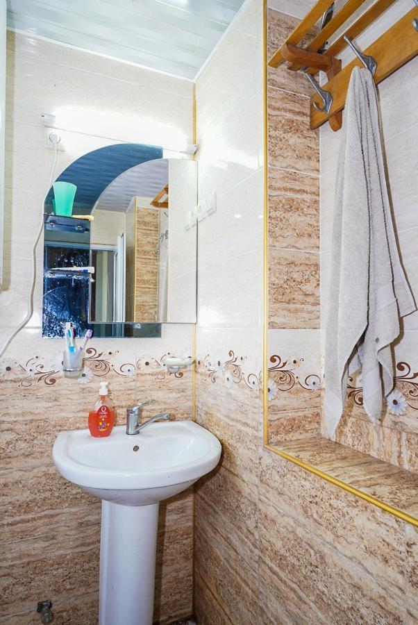 Bori'S Guesthouse Ушгули Екстериор снимка