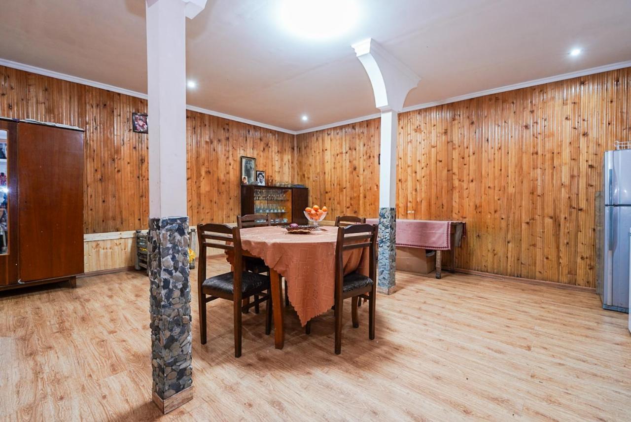 Bori'S Guesthouse Ушгули Екстериор снимка
