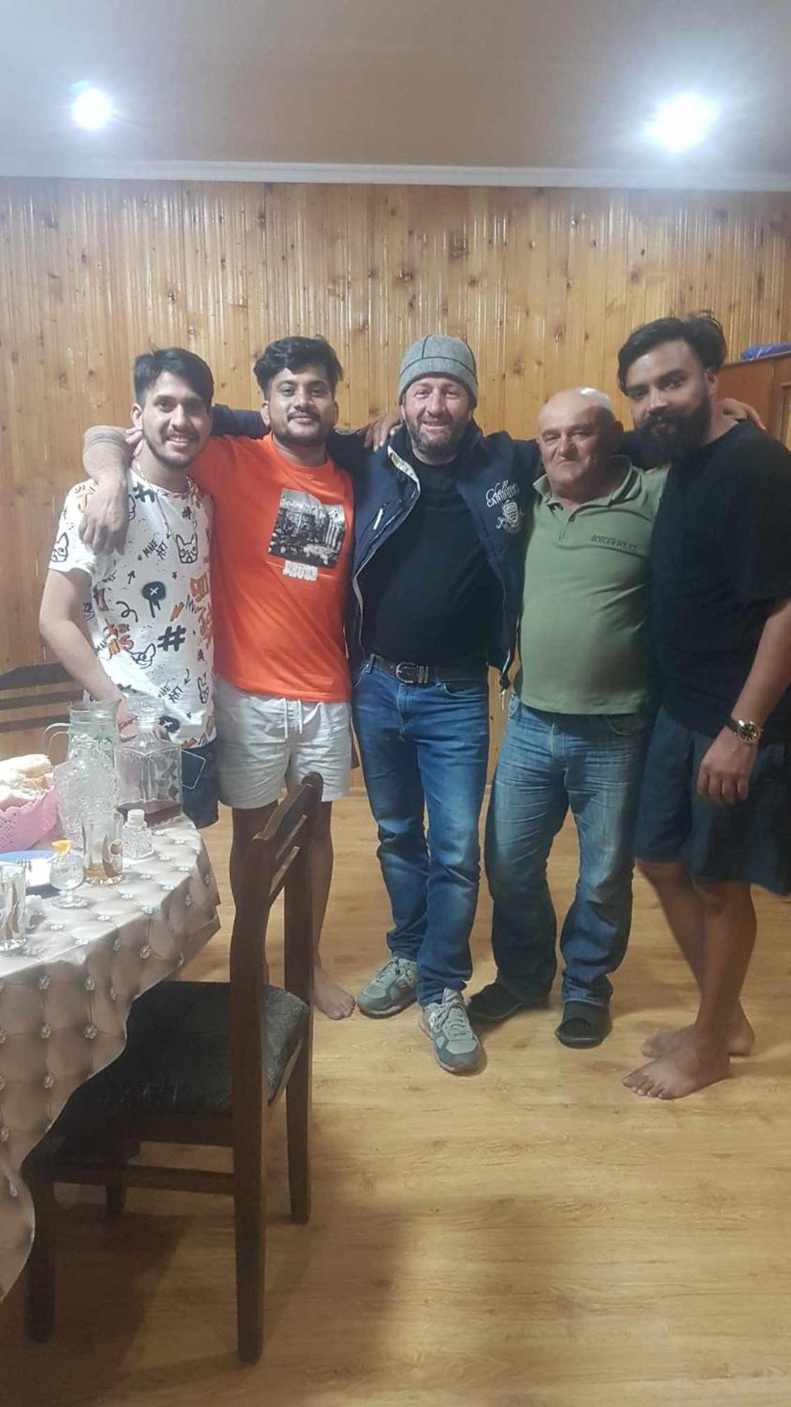 Bori'S Guesthouse Ушгули Екстериор снимка
