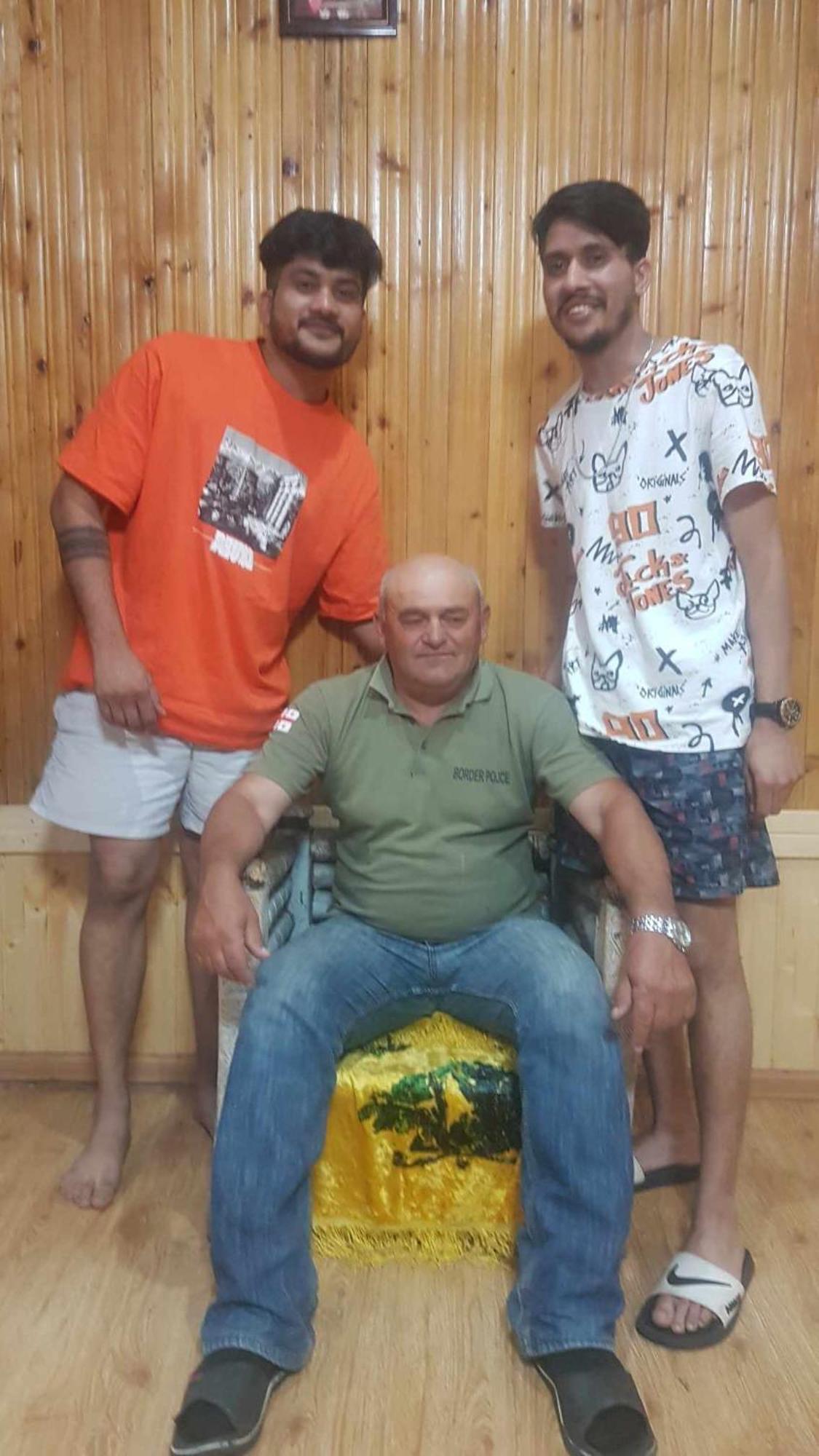 Bori'S Guesthouse Ушгули Екстериор снимка