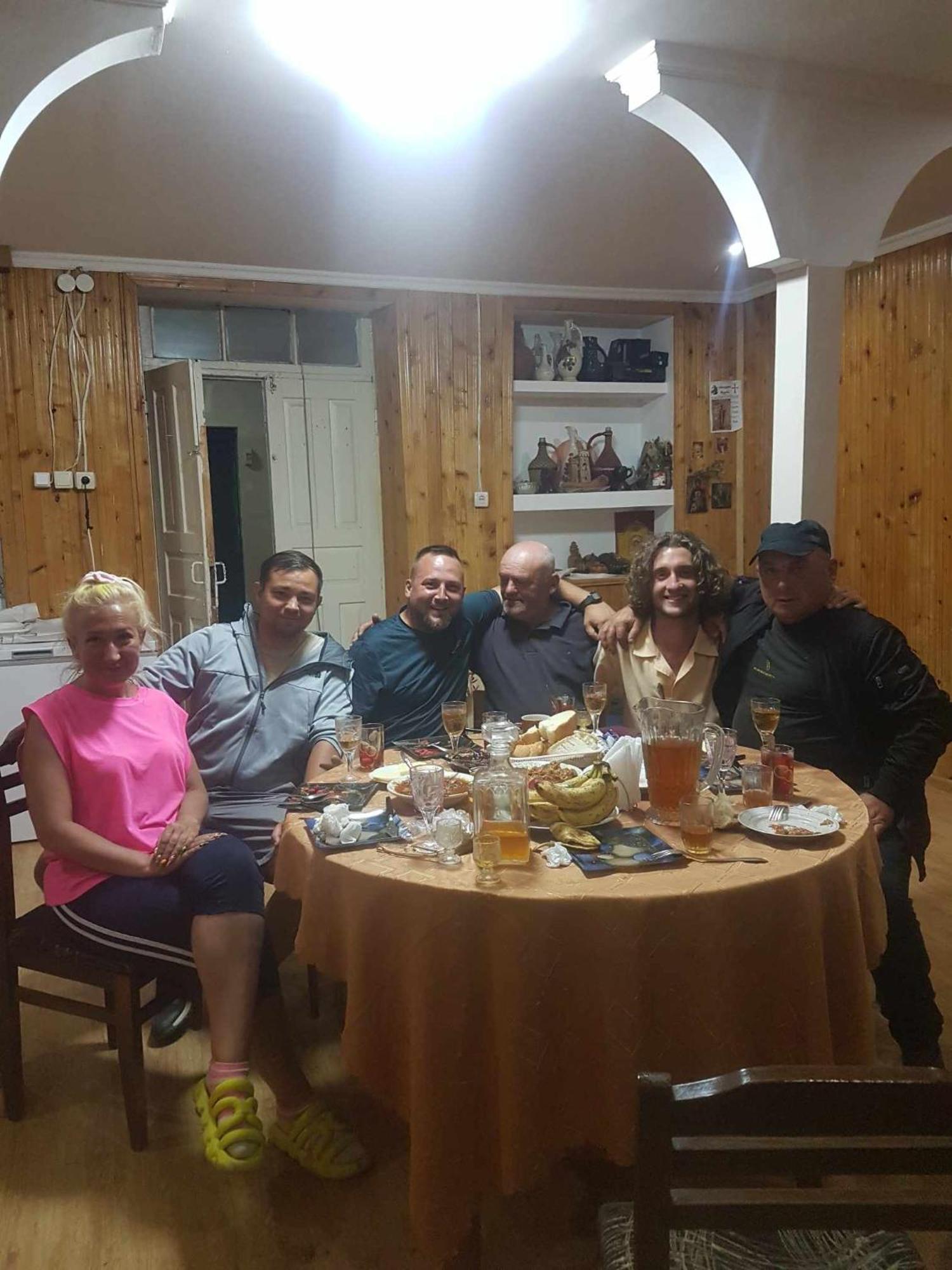 Bori'S Guesthouse Ушгули Екстериор снимка